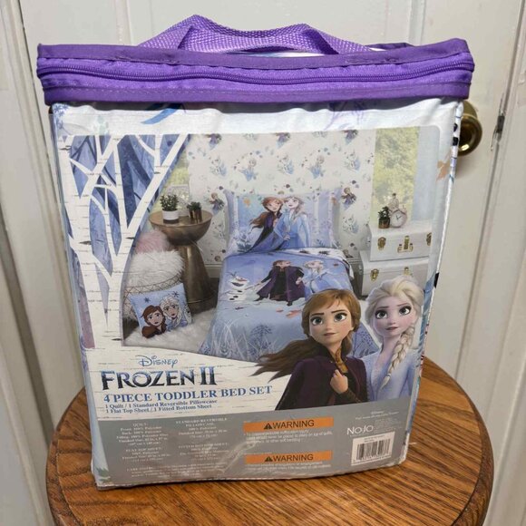 Disney Frozen 2 - 4 Piece Toddler Bedding Set including quilt NWT - Picture 1 of 6